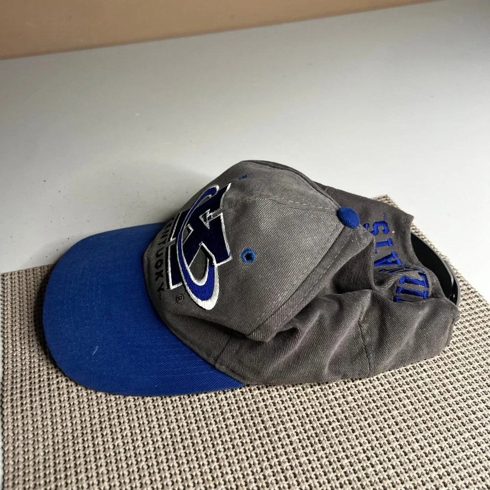 Vintage Kentucky Wildcats Snapback Hat Youngan Grey Blue Embroidered NCAA Cap
